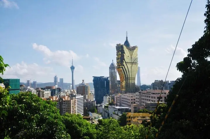 2025年新澳门和香港天天免费精准大全，全面释义、专家全面解释与落实